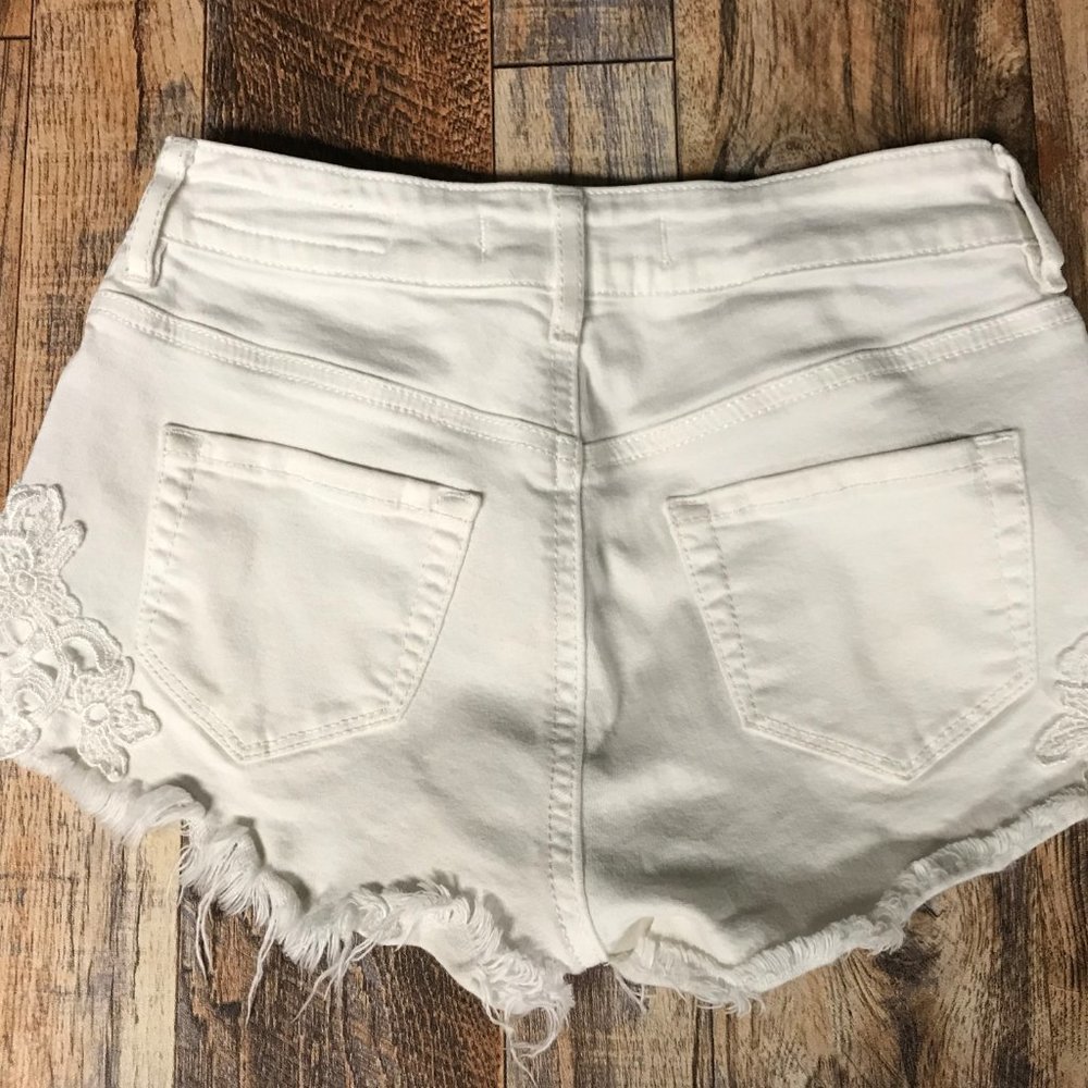 Bullhead Denim Co high rise shorts, white, size 0. (#SUM106) - Picture 2 of 5